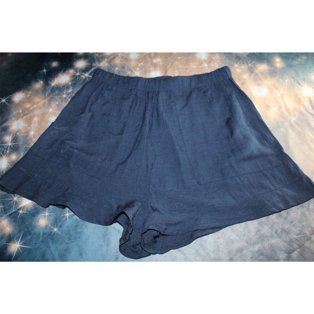 NWT! Basico Navy Blue‎ Women Ruffle Shorts Size Large
